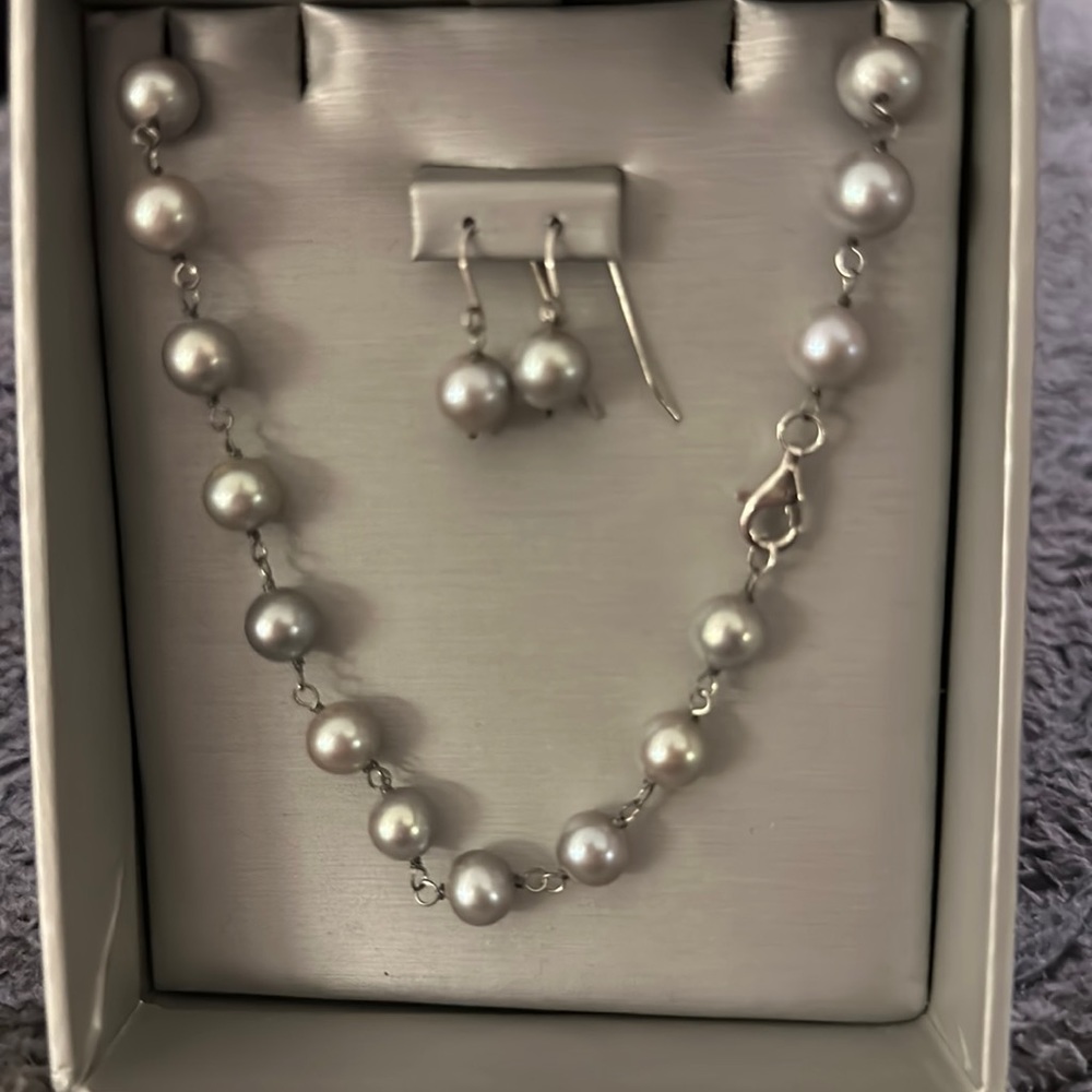 Sterling silver with gray pearl necklace / earrings set.
